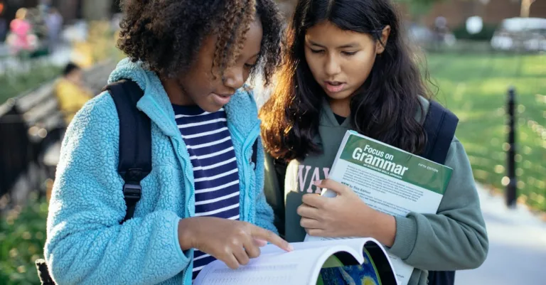 découvrez des ressources efficaces pour apprendre l'anglais facilement. améliorez vos compétences linguistiques avec des cours en ligne, des exercices interactifs et des conseils pratiques adaptés à tous les niveaux.