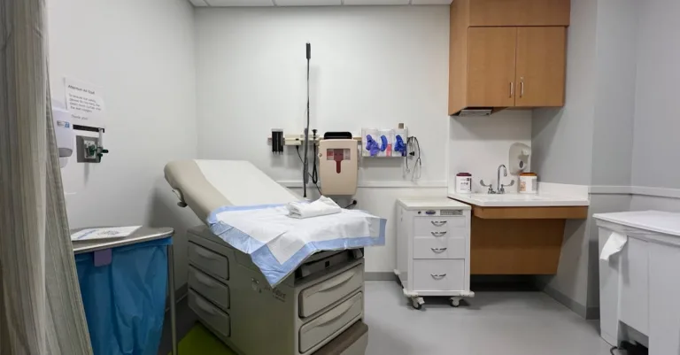 découvrez sketchup, le logiciel de modélisation 3d intuitif et puissant, idéal pour les architectes, designers et amateurs de bricolage. créez des modèles précis et réalistes, explorez des bibliothèques d'objets et partagez vos créations en quelques clics.