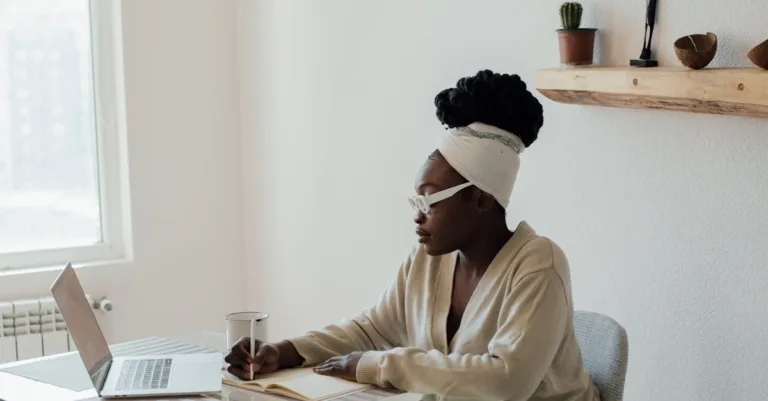 découvrez les avantages et les défis du travail en tant que freelance. apprenez comment gérer votre propre entreprise, optimisez vos revenus, et profitez de la liberté d'être votre propre patron tout en naviguant dans le monde de l'auto-entrepreneuriat.