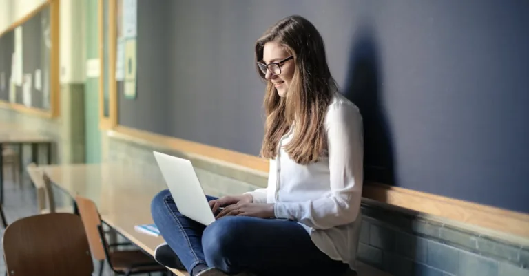 découvrez le digital learning, une approche innovante et flexible pour l'apprentissage en ligne. explorez des méthodes interactives et engageantes qui s'adaptent à vos besoins, vous permettant d'acquérir des compétences de manière efficace et autonome.