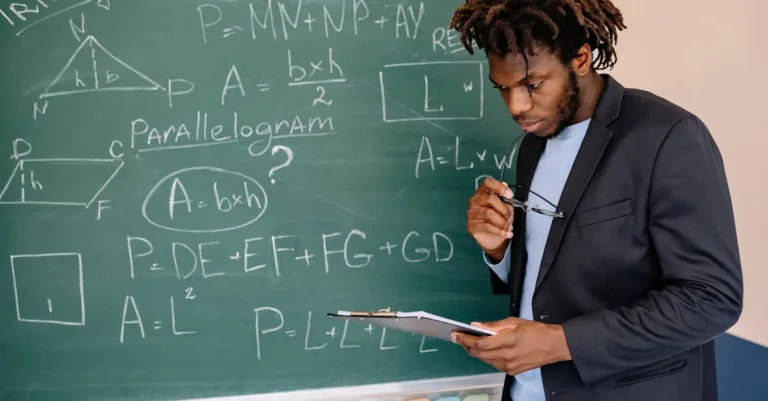 découvrez les carrières passionnantes dans le domaine des mathématiques, allant des statistiques à la recherche opérationnelle. explorez les opportunités professionnelles, les compétences requises et les perspectives d'avenir pour les passionnés de chiffres.