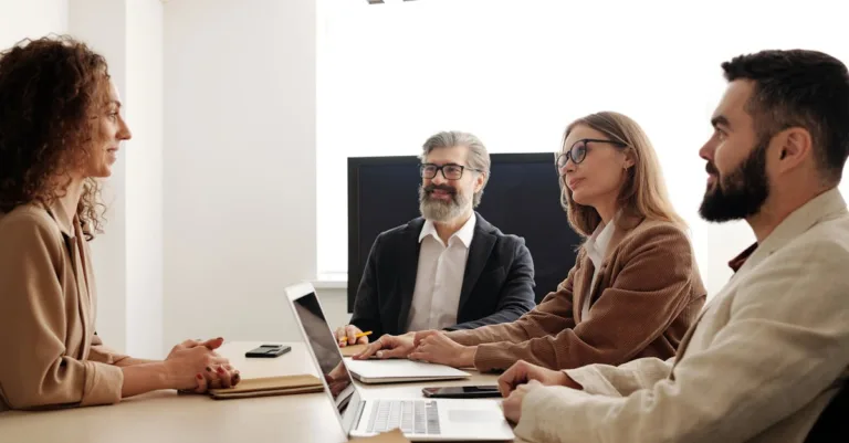 découvrez notre mooc de gestion de projet, conçu pour vous fournir les compétences essentielles en planification, organisation et réalisation de projets. apprenez à gérer efficacement vos ressources et à atteindre vos objectifs, tout en bénéficiant d'un accompagnement d'experts et d'une communauté d'apprenants engagés.