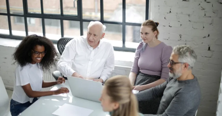 découvrez les meilleures pratiques pour organiser un sprint planning efficace. optimisez la collaboration de votre équipe, définissez des objectifs clairs et maximisez votre productivité lors de chaque itération de projet.