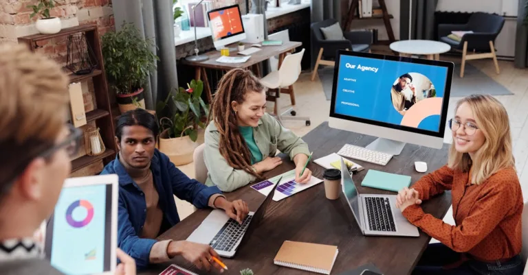 agence de recrutement spécialisée en conformité, proposant des experts qualifiés pour garantir le respect des réglementations et optimiser la gestion des risques.