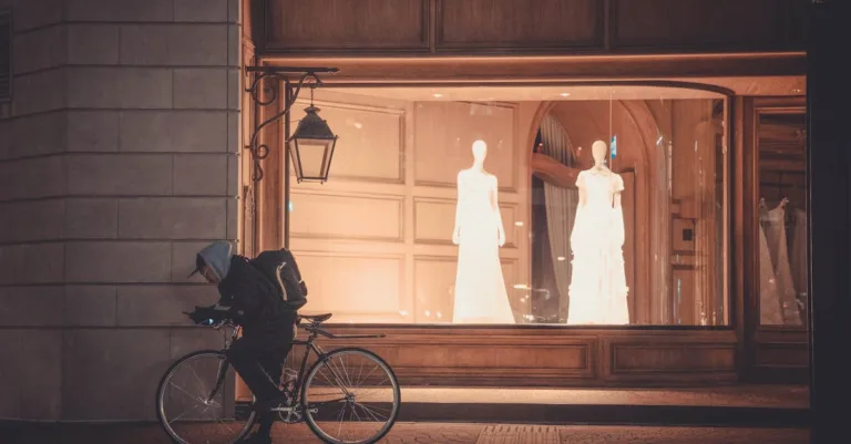 découvrez notre collection élégante de robes de mariée, alliant style, confort et qualité pour le jour le plus important de votre vie.
