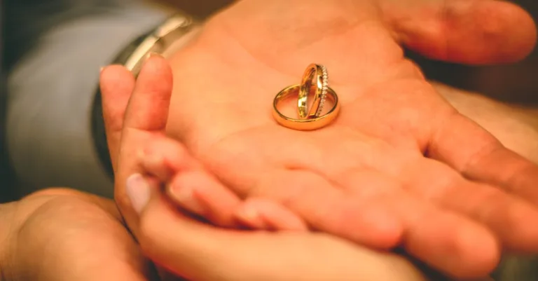 découvrez notre collection raffinée de bijoux élégants, alliant design moderne et savoir-faire artisanal pour sublimer votre style au quotidien.