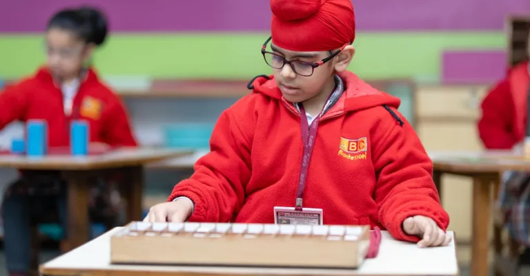 découvrez l'éducation montessori, une méthode d'apprentissage centrée sur l'autonomie, le respect du rythme de l'enfant et le développement de ses capacités naturelles.