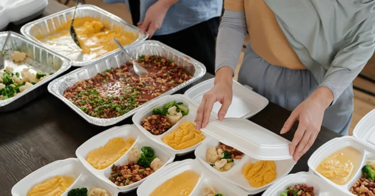 découvrez tout sur la déduction repas : comment elle fonctionne, qui y a droit et les avantages fiscaux associés pour optimiser vos dépenses alimentaires professionnelles.