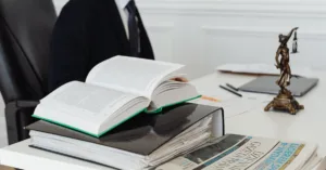 découvrez les lois sur les accidents du travail, vos droits et démarches pour obtenir réparation en cas d'accident sur votre lieu de travail.
