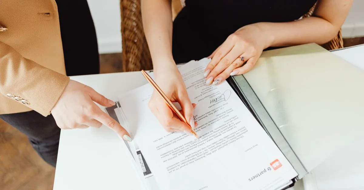 instructions détaillées pour comprendre et gérer un contrat d'apprentissage, incluant les étapes clés, obligations et conseils pratiques.