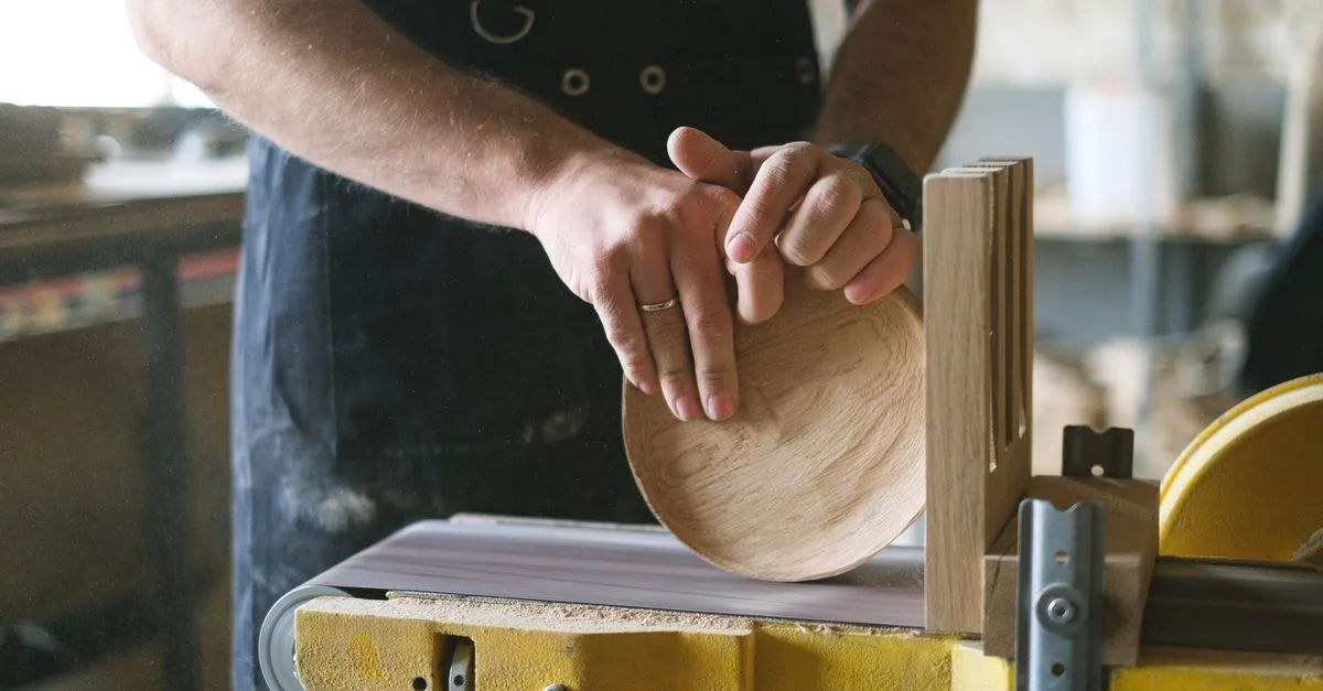 découvrez l'expertise d'un artisan passionné, proposant des créations uniques et un savoir-faire traditionnel pour tous vos projets sur mesure.