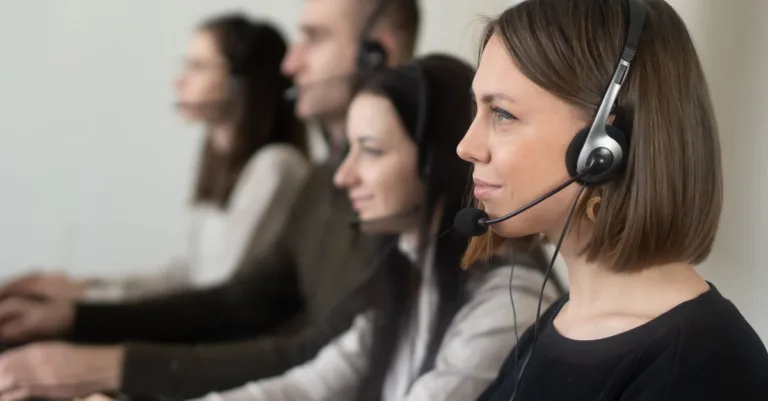 découvrez notre service client dédié, disponible pour répondre à toutes vos questions et vous offrir une assistance rapide et efficace.