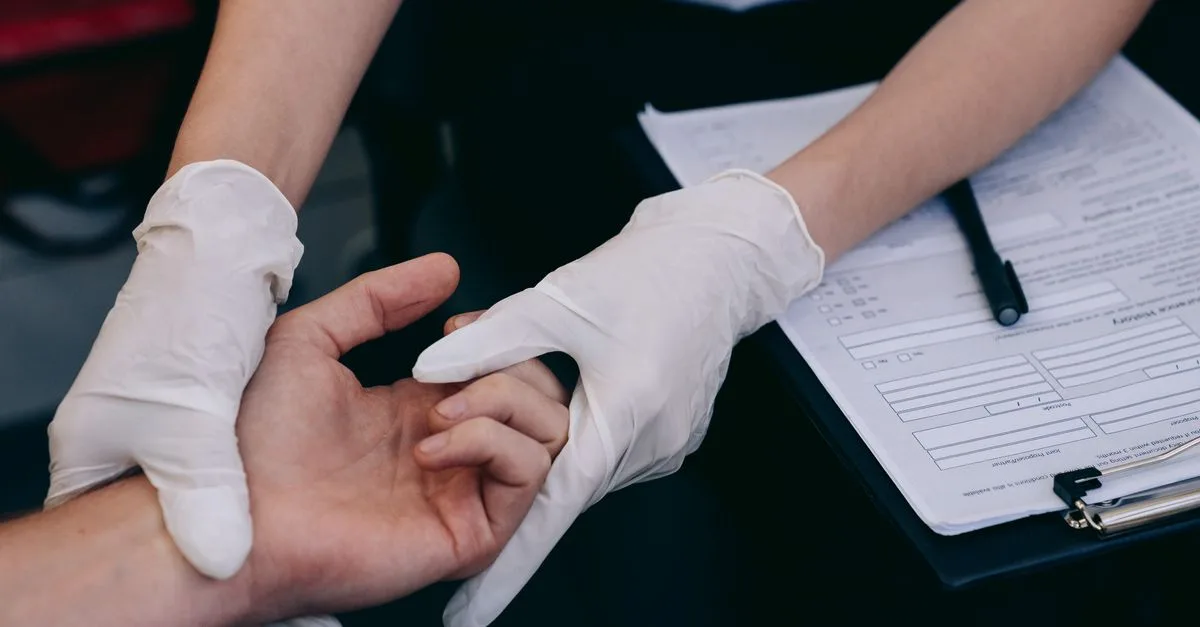 formation d'assistant(e) de soins infirmiers : développez vos compétences pour accompagner et assister les patients avec professionnalisme et bienveillance.
