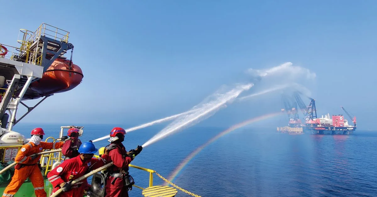formation spécialisée sur les plateformes pétrolières offshore pour garantir la sécurité, l'efficacité et la maîtrise des opérations en mer.