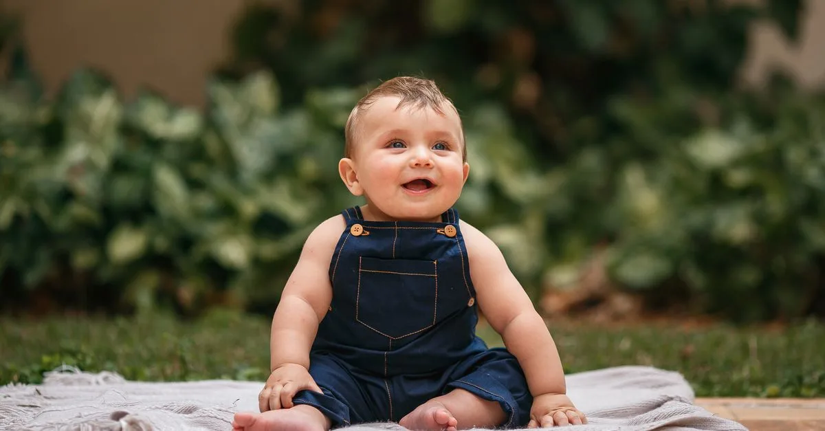 tout pour bébé : vêtements, accessoires, conseils et astuces pour accompagner les premiers pas de votre enfant.