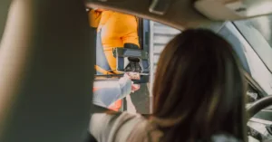 découvrez les étapes à suivre pour renouveler votre carte de qualification de conducteur et continuer à exercer en toute conformité.
