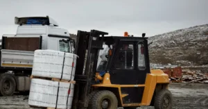 découvrez les conditions, la formation obligatoire et les démarches pour renouveler le cpc des conducteurs de transport de marchandises.